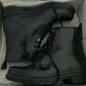 Black boots size 8 from Michael Kors